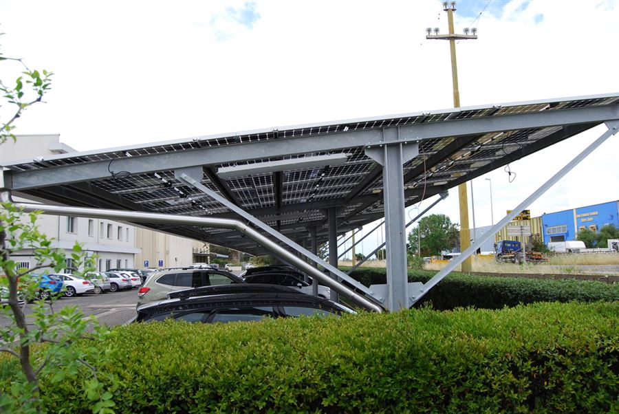 immagine pensilina fotovoltaico uso parcheggio